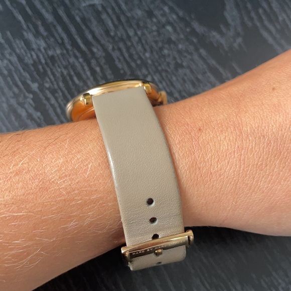 Marc jacobs leather and rose gold watch